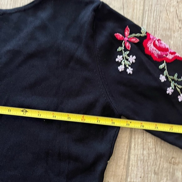 M Nicole Evening Embroidered Beaded Top Stretch Roses V Neck Size L Cottagecore - Picture 8 of 8